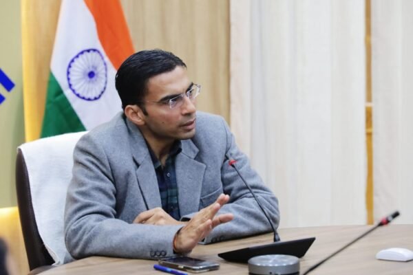 प्रत्येक जीवन अमूल्य है,मा0 न्यायालय द्वारा दी गई शक्तियों का प्रयोग करें अधिकारी:डीएम