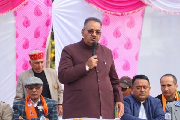 प्रचार के अंतिम दिन विभिन्न स्थानों पर जनसभाओं को संबोधित कर भाजपा के पक्ष में मतदान की अपील कैबिनेट मंत्री गणेश जोशी ने की
