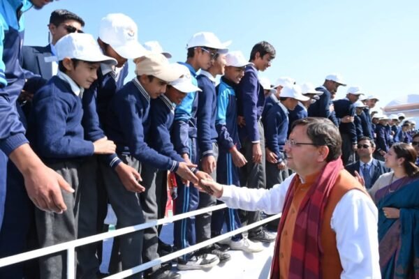 टिहरी झील में 38वें राष्ट्रीय खेल के अन्तर्गत तीन दिवसीय कयाकिंग-कैनोइंग प्रतियोगियों में 16 राज्यों के 160 खिलाड़ी प्रतिभाग कर रहे हैं,