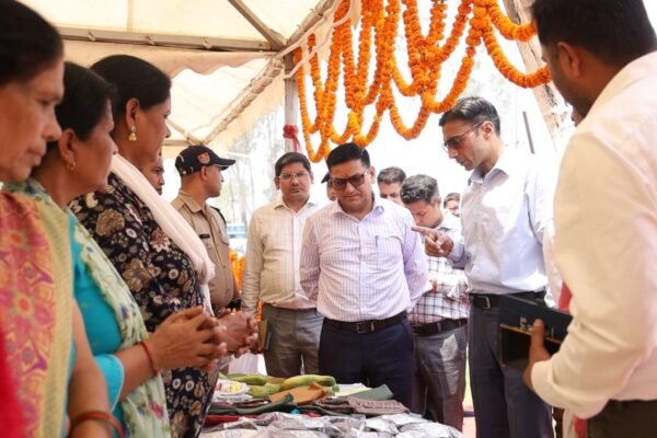 यात्रियों को धर्मशाला होटल, बसों में ही पंजीकरण के लिए 35 मोबाईल टीमें, 10 मोबाईल टीम रहेंगी रात्रि में