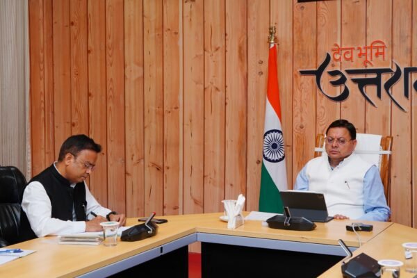 सभी जिलाधिकारियों को नियमित स्वच्छता अभियान चलाने के साथ ही 05 जून को विश्व पर्यावरण दिवस से 25 जुलाई तक जनपदों में बृहद स्तर पर पौधारोपण अभियान चलाने के निर्देश मुख्यमंत्री ने दिये
